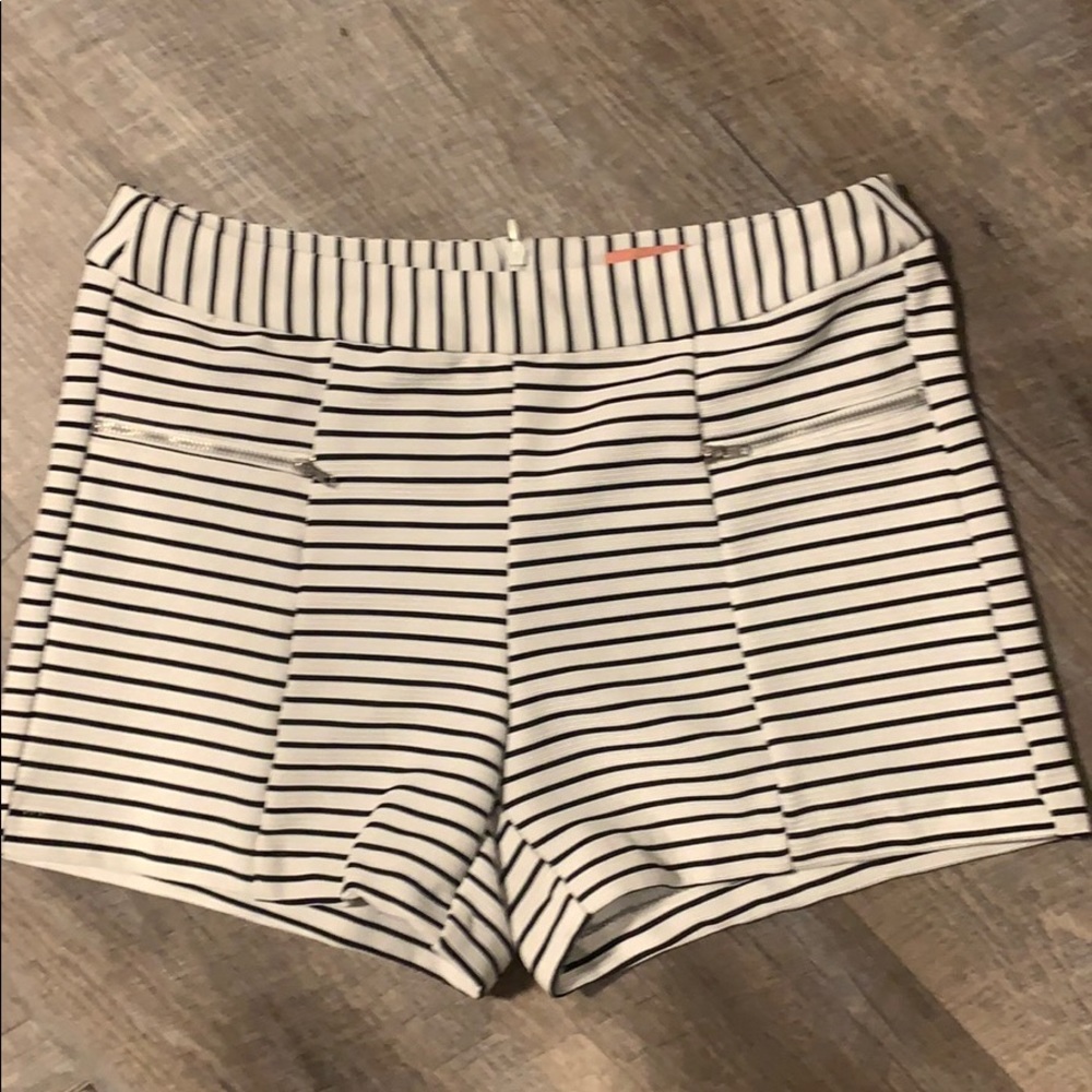 Mid rise striped shorts